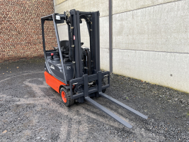 Linde E16C-02 heftruck 1.600 kg - triple (37)