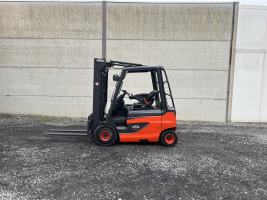 Linde E25-01 heftruck 2.500 kg - triple (95)