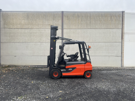 Linde E30L-01 (85) heftruck elektrisch triple - 3 ton