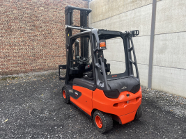 Linde E30L-01 (85) heftruck elektrisch triple - 3 ton